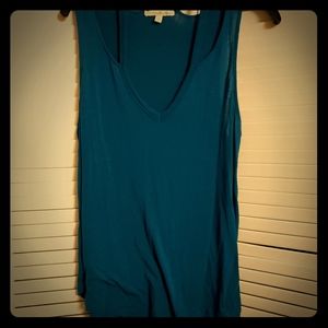 Sleeveless top slight hi low in front